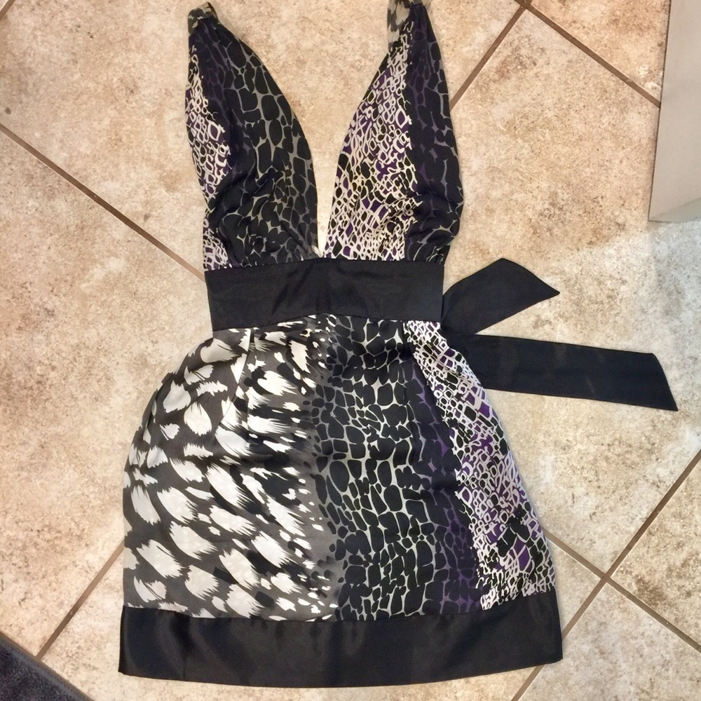 BEBE multi print dress-Tie back-CUTENESS!